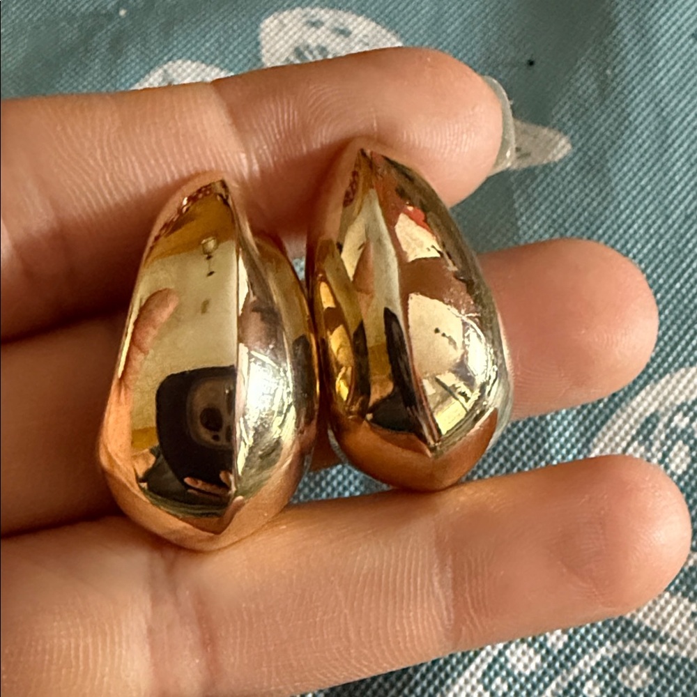 Elegant Gold Teardrop Earrings